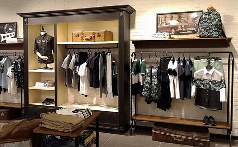 如何合理利用服装展柜定制的空间